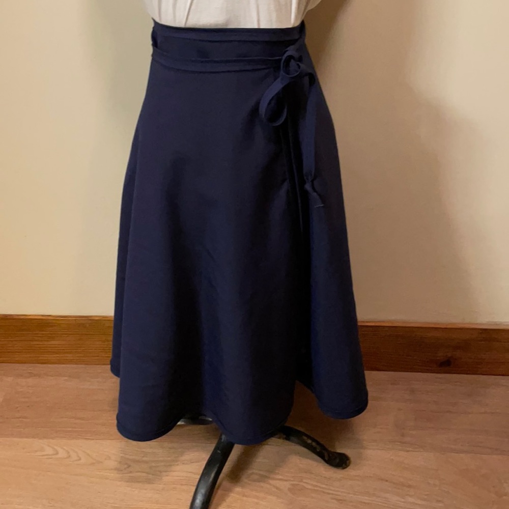 One size fits all! True vintage navy double knit wrap skirt!